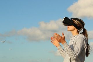 AR・VRって何？広告にするとどんなメリットがある？