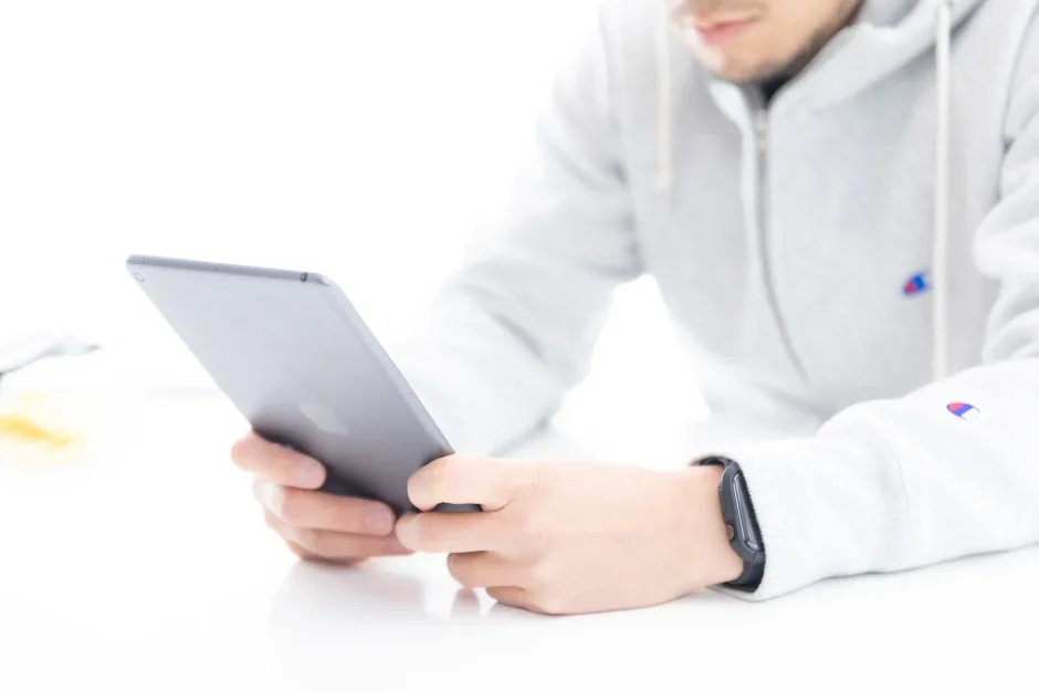 shopifyを見るパソコン