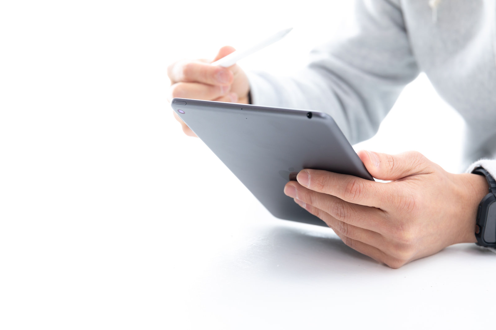 【完全ガイド】ShopifyとSTORES徹底比較 [2026年最新版]│ 料金・メリット・特徴を解説！