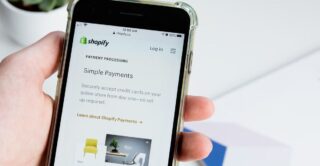 ShopifyとYoutubeが連携！動画を見ながら商品を購入できるように