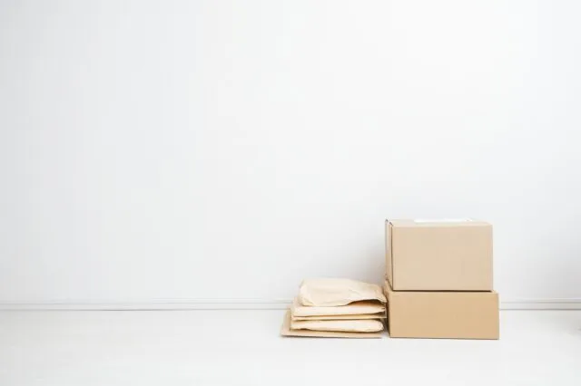 shopifyで買い物した段ボールの箱