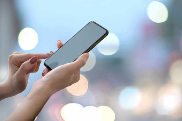 MMPでアプリ広告のインストール成果を計測するイメージのスマートフォンのイメージ
