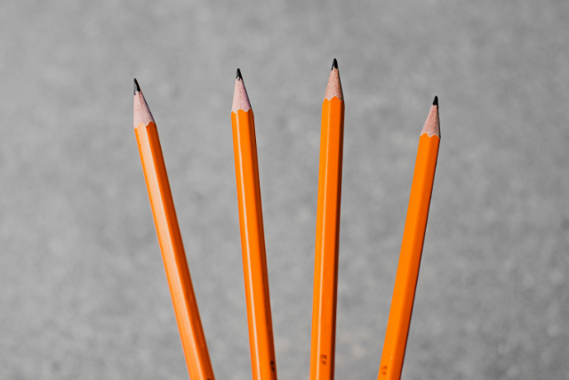設計で抑えるべき４つの軸を模した４本の鉛筆