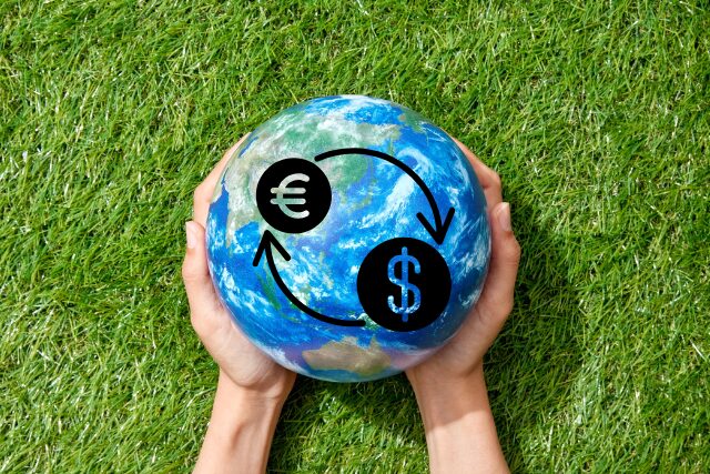 世界の通貨を換金するイメージ