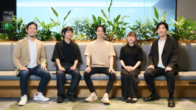 TikTok広告で指名検索数50%増を達成した「メディキュット」担当チームの集合写真