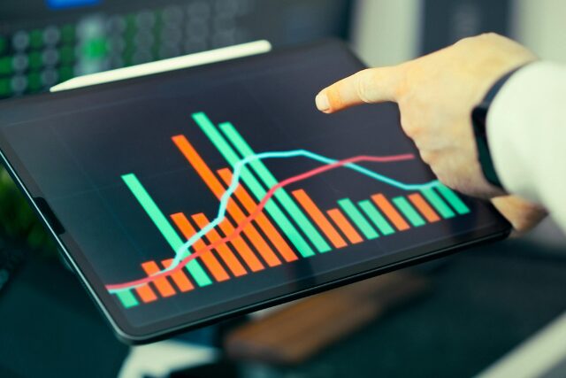 評価モデルごとに貢献度を配分する仕組みを比べる比較チャートのイメージ